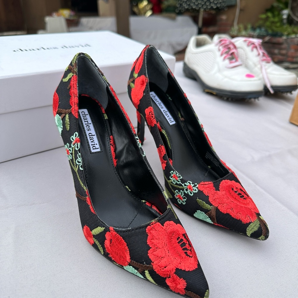 Charles David embroidered heel